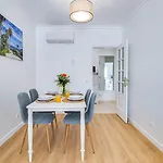 Charming Old Town 1br 50m From Ac Wi-fi Parking 公寓 阿尔布费拉