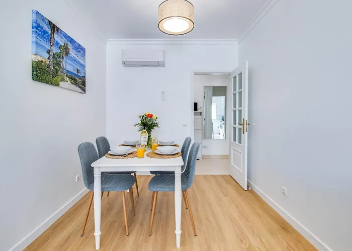 Charming Old Town 1br 50m From Ac Wi-fi Parking 公寓 阿尔布费拉